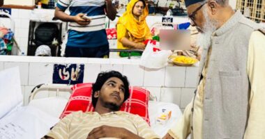 আ হ ত চবি শিক্ষার্থীদের খোঁজখবর নিতে মধ্যরাতে হাসপাতালে ধর্ম উপদেষ্টা