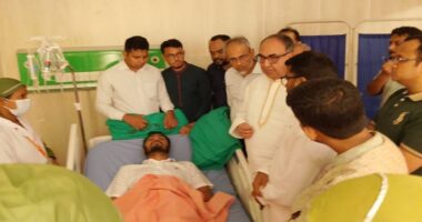 আহত নুরকে দেখতে হাসপাতালে গেলেন বিএনপি নেতা মির্জা আব্বাস