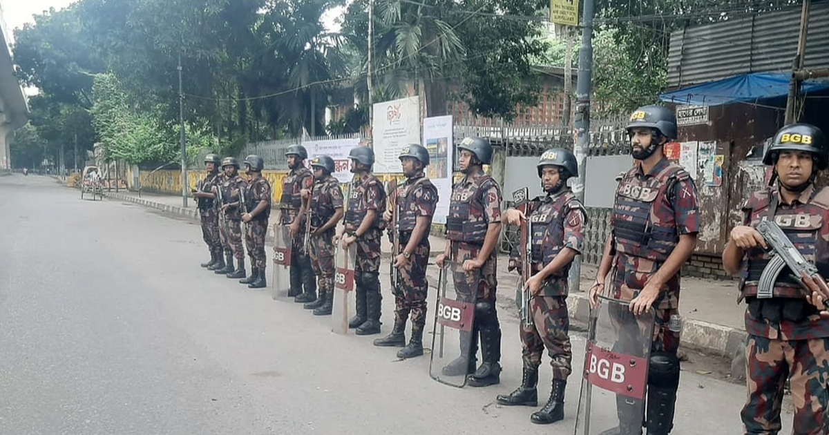 ঢাবিতে প্রবেশে কঠোর নিয়ন্ত্রণ, ক্যাম্পাসজুড়ে বিজিবির টহল