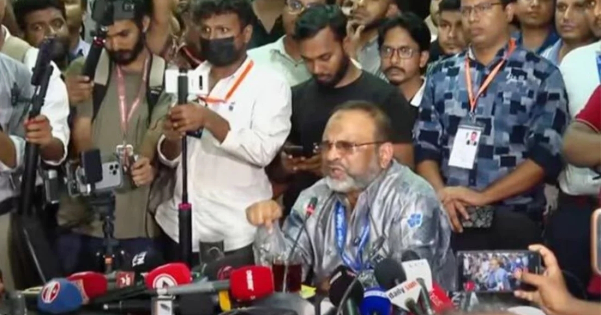 আমি কোনো দলের নই, কখনো রাজনীতি করিনি : ঢাবি উপাচার্য