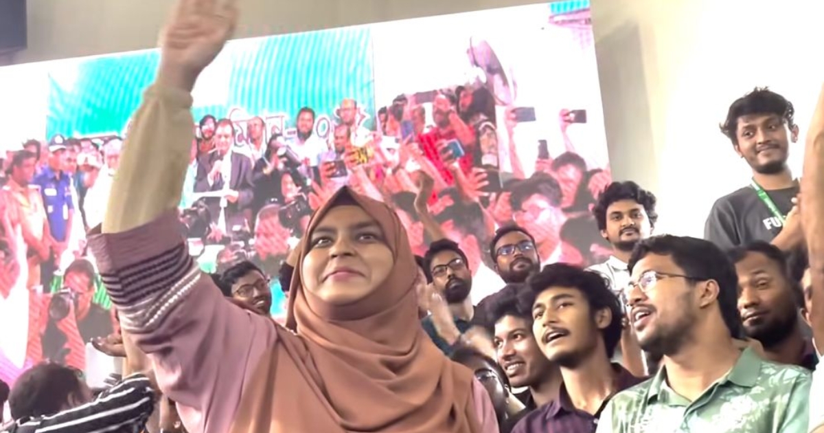 মেঘলার নাম ঘোষণা করতেই ‘হিজাব’ স্লোগানে মুখরিত জাবি সিনেট ভবন