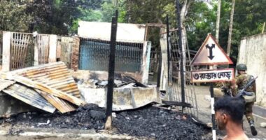 মহানবী (সা.)-কে কটূক্তির জেরে মাজারে হামলা, বাড়িতে আগুন