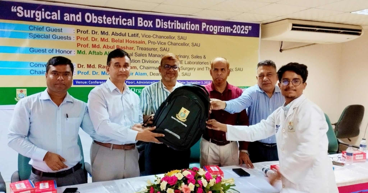 শেকৃবিতে ১০২ শিক্ষার্থীর মাঝে সার্জিক্যাল ও অবস্টেট্রিক্যাল বক্স বিতরণ