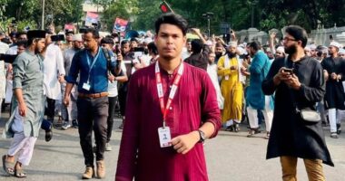 সরকারি বাঙলা কলেজে সাংবাদিকের ওপর ছাত্রদলের হামলা