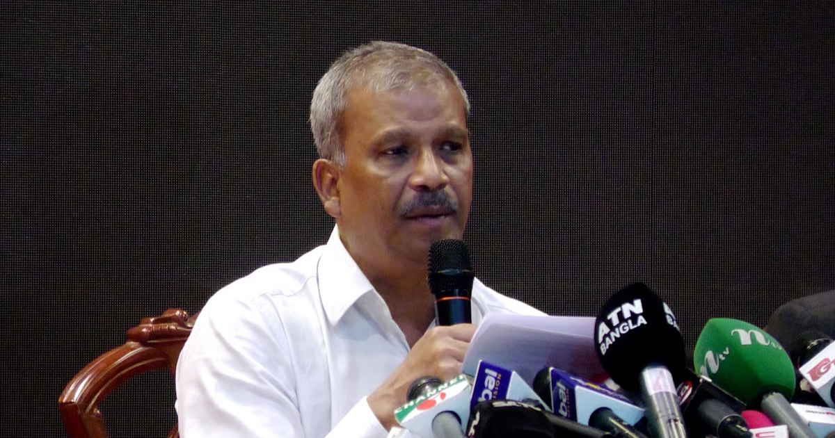 পলাতক আসামিরা জাতীয় নির্বাচনে অংশ নিতে পারবেন না : আইন উপদেষ্টা