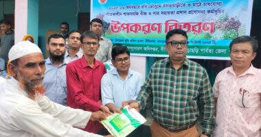 দীঘিনালায় শীতকালীন শাকসবজি বীজ ও সার সহায়তা প্রদান