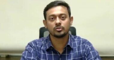 ‘এনসিপিকে শাপলার পরিবর্তে কাপ-পিরিচ, থালাবাটি প্রতীক দিতে চায় নির্বাচন কমিশন’: নাসীরুদ্দীন পাটওয়ারী