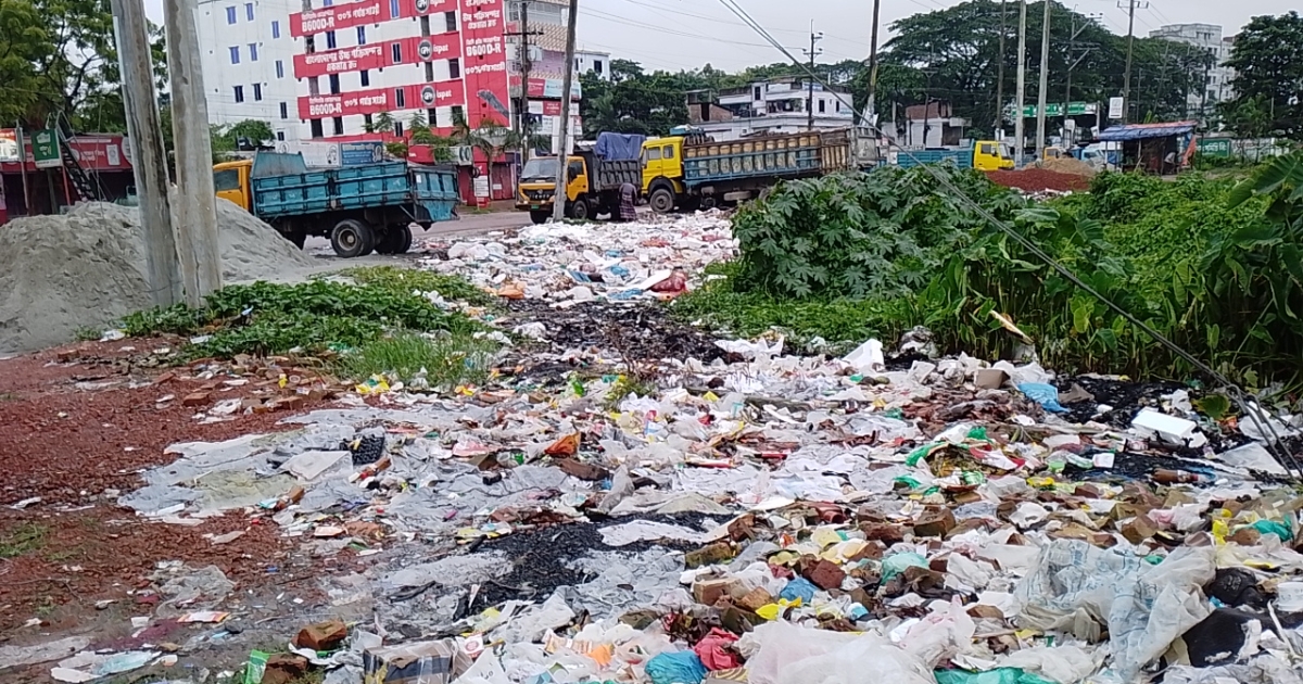 রামগঞ্জ শহরের বুকে ময়লার পাহাড় : এক যুগ ধরে গন্ধে দম বন্ধ জনজীবন