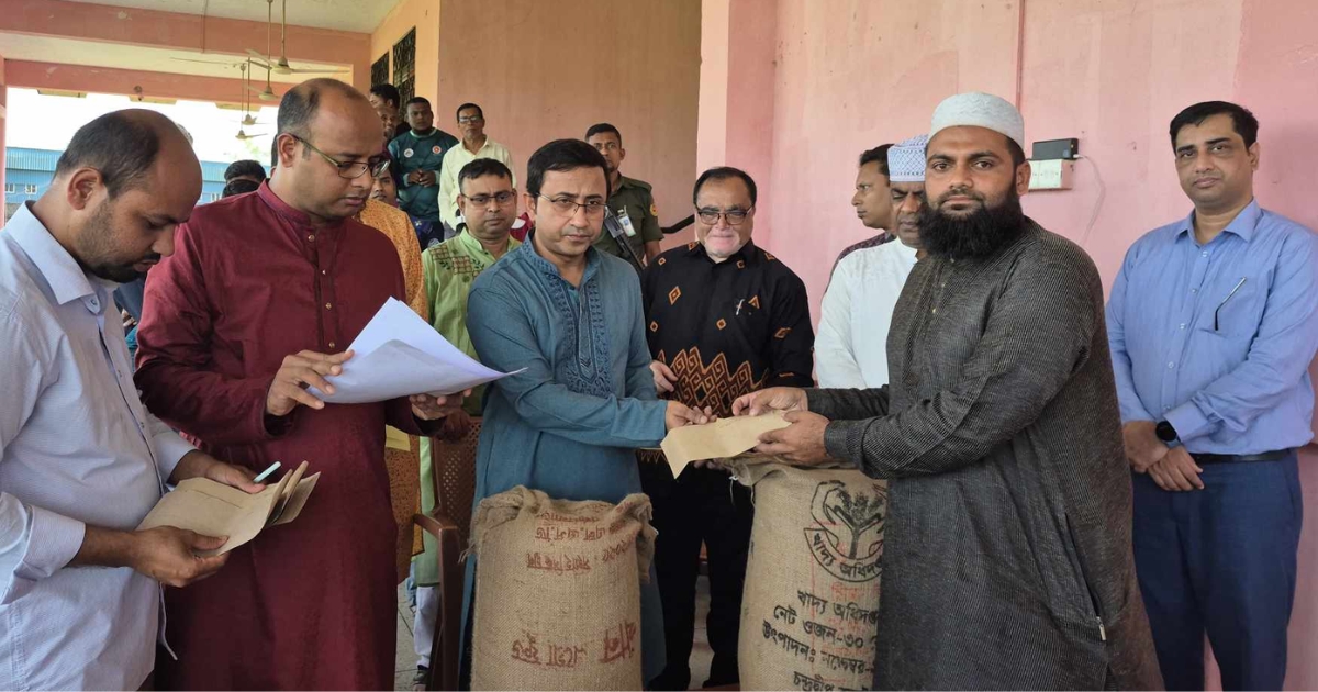 খাগড়াছড়ির সহিংসতায় ক্ষতিগ্রস্তদের পাশে জেলা প্রশাসন