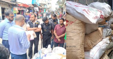 গলাচিপায় র‍্যাবের অভিযানে ১২শ কেজি নিষিদ্ধ পলিথিন জব্দ, ২৫ হাজার টাকা জরিমানা