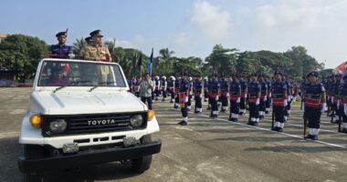 টাঙ্গাইলে পুলিশ ট্রেনিং সেন্টারে এসআইদের প্রশিক্ষণ সমাপনী কুচকাওয়াজ