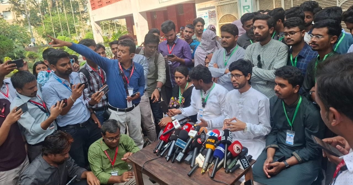 রাকসু নির্বাচনে বহিরাগত ছাত্রদল, যুবদলের কর্মীরা প্রবেশ করছে