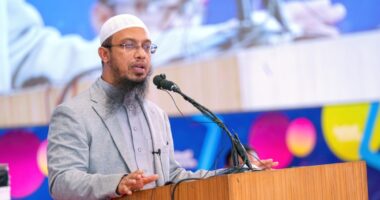 প্রশাসন ধর্ষণের ঘটনাকে ‘প্রেমের সম্পর্ক’হিসেবে চিত্রিত করে হালকা করার চেষ্টা করছে, যা দুর্ভাগ্যজনক : শায়খ আহমাদুল্লাহ