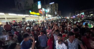 কুমিল্লা নিয়ে কটূক্তি করায় নোয়াখালীর বাস আটকে প্রতিবাদ