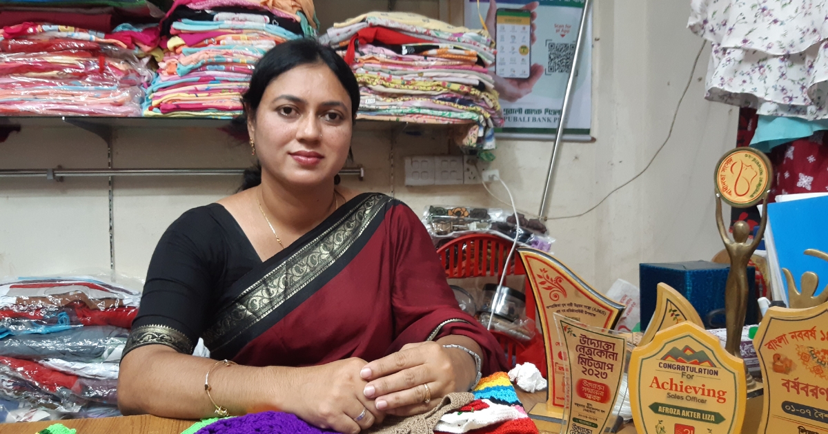 অদম্য নরী উদ্যোক্তা লিজা ; অর্ধশত নারী পেল কর্মসংস্থান