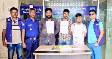 মাধবদীতে পুলিশের পোশাক পরে ডাকাতির সময তিন ডাকাত গ্রেফতার