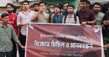 সুদানে গণহত্যার প্রতিবাদে জগন্নাথ বিশ্ববিদ্যালয়ে বিক্ষোভ মিছিল