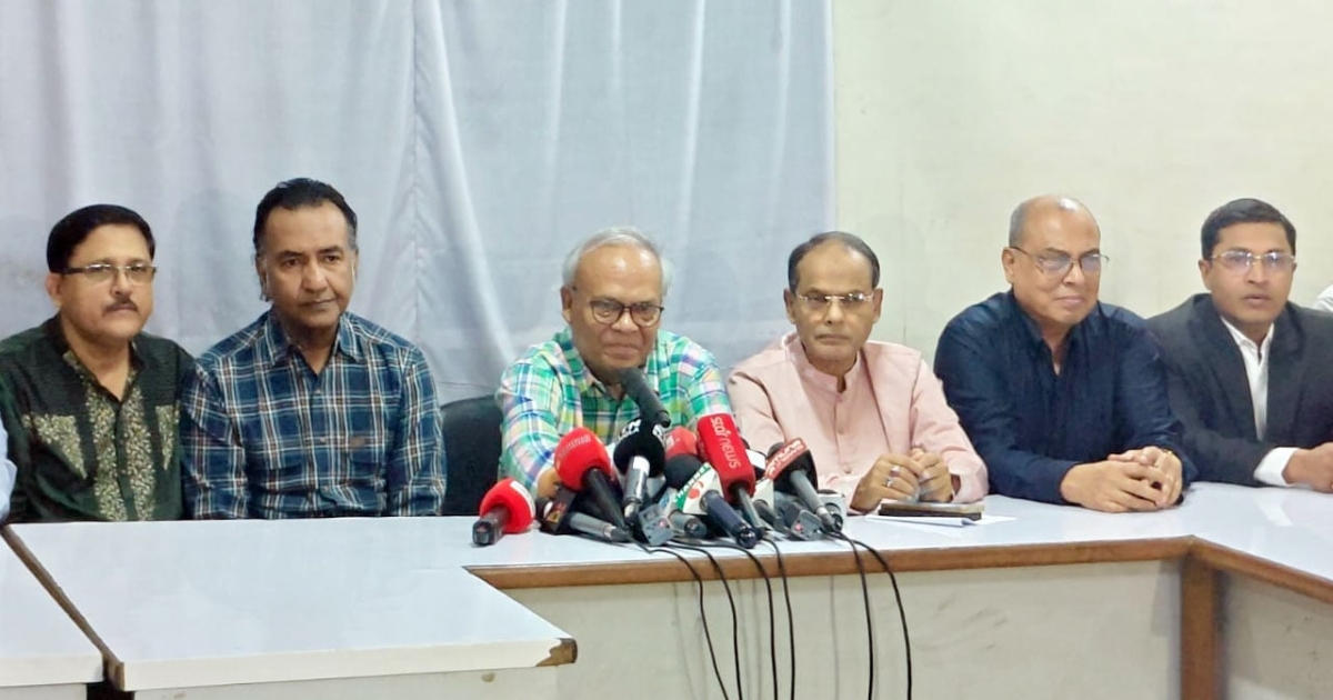 ব্যাংক লুটের টাকায় বাসে আগুন দিচ্ছে সন্ত্রাসীরা : রুহুল কবির রিজভী