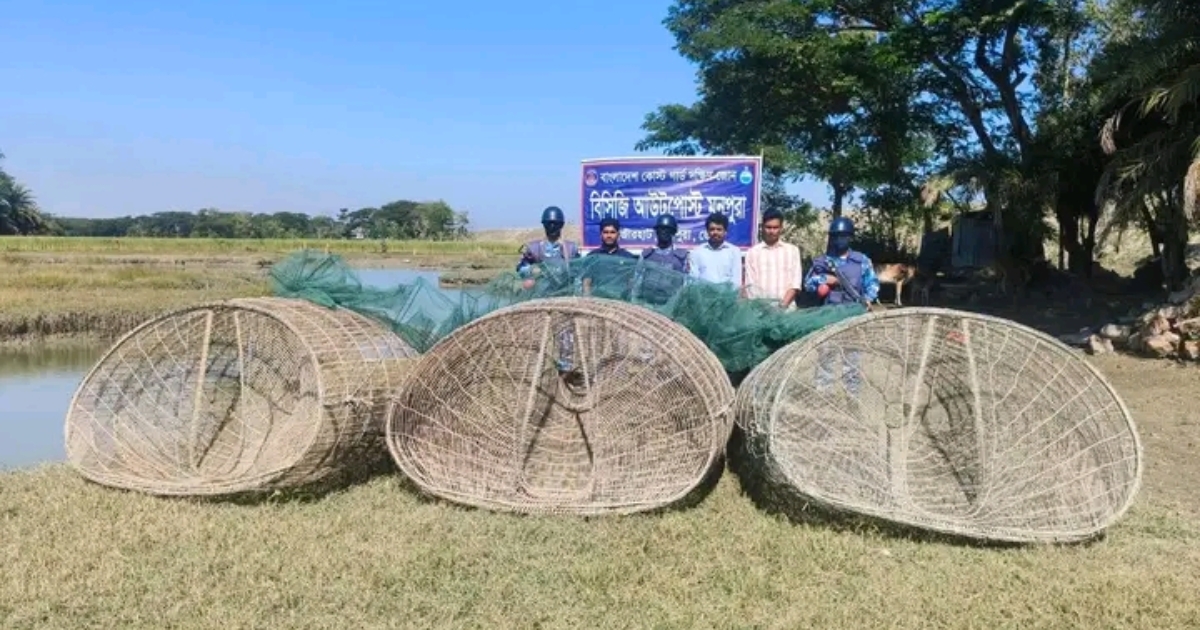 মনপুরায় মেঘনায় যৌথ অভিযানে পাঙ্গাশ পোনা ধ্বংসকারী তিনটি চাই জব্দ