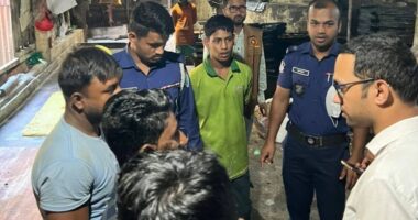 হবিগঞ্জ নবীগঞ্জে অস্বাস্থ্যকর পরিবেশে খাবার তৈরির দায়ে বেকারীকে ৬০ হাজার টাকা জরিমানা