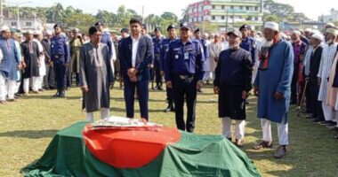 আরভোলা প্রেসক্লাবের সাবেক সভাপতি বীর মুক্তিযোদ্ধা এম. হাবিবুর রহমানের জানাজা শেষে দাফন সম্পন্ন