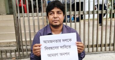 নিবন্ধন না পেয়ে নির্বাচন কমিশনের সামনে আমরণ অনশনে তারেক রহমান