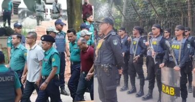 ১৩ সেনা কর্মকর্তাকে আনা হচ্ছে ট্রাইব্যুনালে, র‍্যাব-বিজিবির কড়া নিরাপত্তা