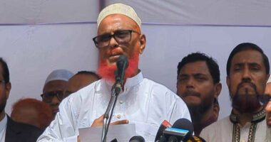 ফাঁসির মঞ্চে গেছি, দেশ ছাড়িনি, যারা ১৮ কোটি মানুষকে ফেলে রাখে তারা দেশপ্রেমিক নয় : এটিএম আজহারুল
