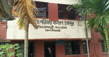 ডোমারের ভোগডাবুরী ইউনিয়ন স্বাস্থ্যকেন্দ্রে ওষুধ ও কর্মীর সংকট : চরম ভোগান্তিতে রোগীরা
