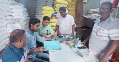 নলডাঙ্গায় ন্যায্য মূল্যে সার পেয়ে উচ্ছ্বসিত কৃষকরা