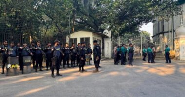 ১৩ সেনা কর্মকর্তাকে আনা হচ্ছে ট্রাইব্যুনালে, র‍্যাব-বিজিবির কড়া নিরাপত্তা
