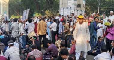 প্রাথমিক শিক্ষকদের অনির্দিষ্টকালের কর্মবিরতি, বেকায়দায় সারাদেশের শিক্ষার্থীরা