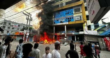 মনোনয়ন: ফরিদপুরে বিএনপির দুপক্ষে সংঘর্ষ, ভাঙচুর-আগুন