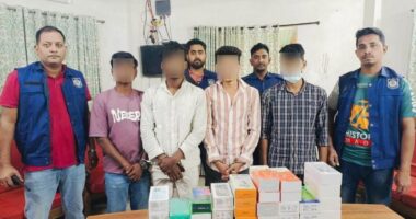 রামু সীমান্তে মোবাইল পাচারচক্রের ৪ সদস্য আটক