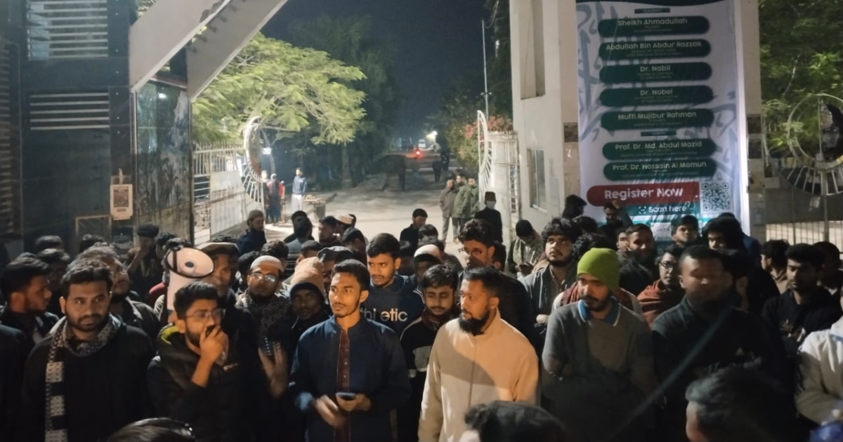 হাদীর ওপর হামলার প্রতিবাদে যবিপ্রবি শিক্ষার্থীদের বিক্ষোভ