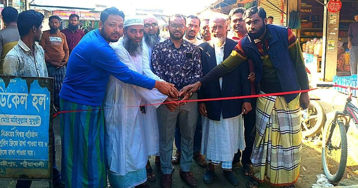 কুয়াকাটা সংলগ্ন আলিপুর মধ্যবাজারের রাস্তা সংস্কার শুরু, দুর্ভোগের অবসান