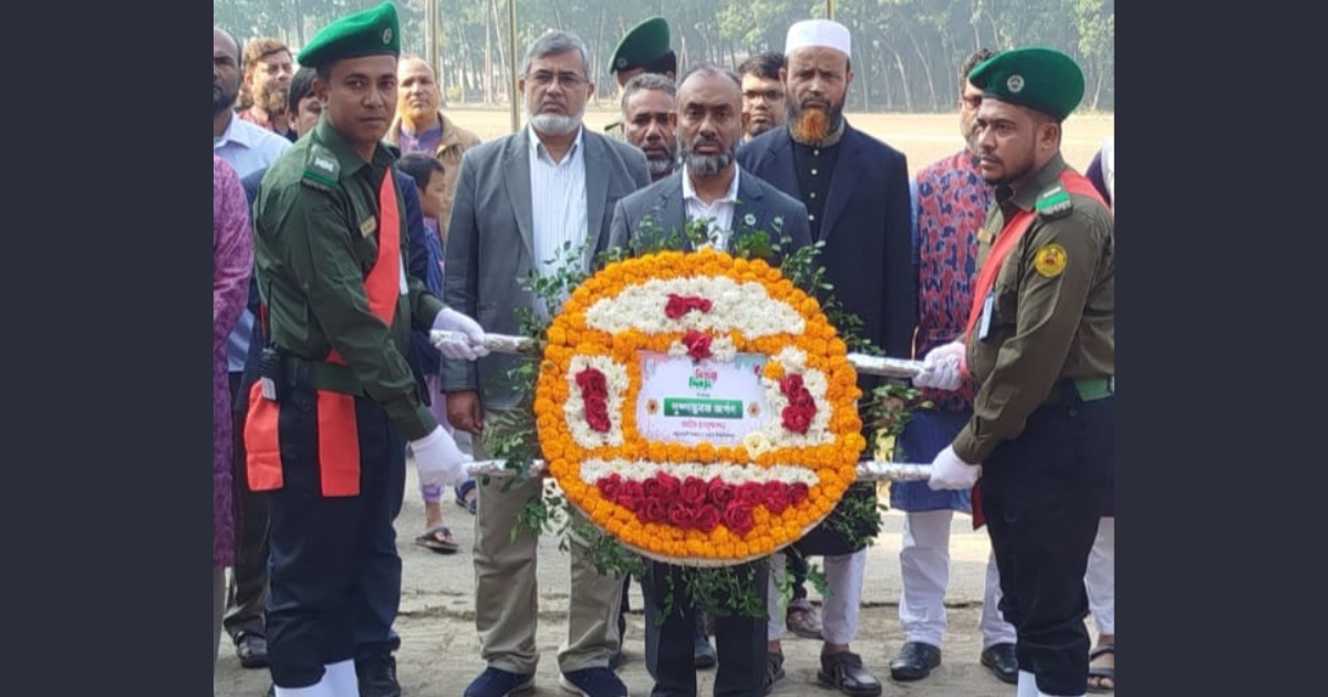 পবিপ্রবিতে উপাচার্যকে স্বাধীনতাবিরোধী আখ্যা দিয়ে উপ-উপাচার্যের নেতৃত্বে বিক্ষোভ