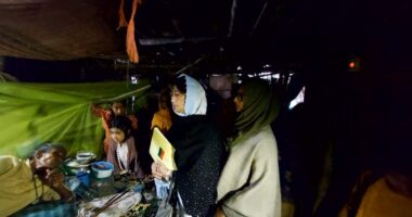 অসহায় ও দরিদ্র মানুষের পাশে দাঁড়ালেন বাগেরহাট জেলা বিএনপির আহ্বায়ক আকরাম কন্যা তাজরিয়ান আকরাম