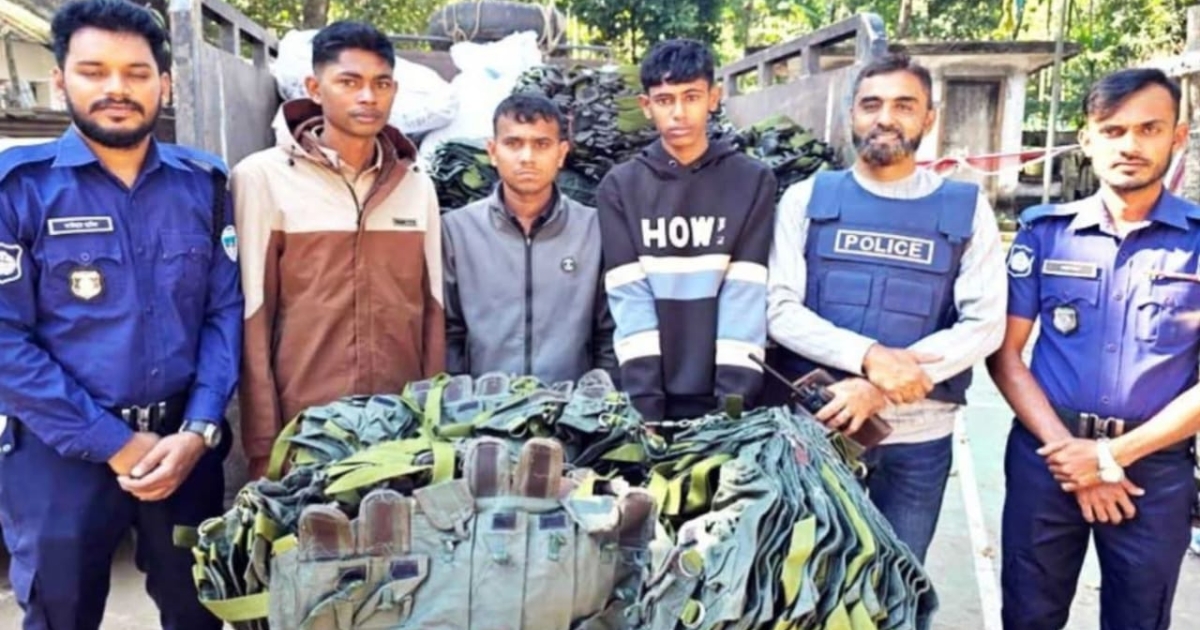 রামুতে মিয়ানমারে পাচারকালে ১৬০০ ম্যাগজিন প্রসেসসহ আটক ৩