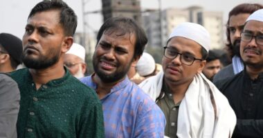 শহীদ ওসমান হাদির জানাজায় কান্নায় ভেঙে পড়েন সাদিক কায়েম-ফরহাদসহ অন্যরা