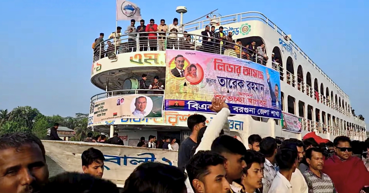 তারেক রহমানের স্বদেশ প্রত্যাবর্তন উপলক্ষে ঢাকামুখী বরগুনা বিএনপি
