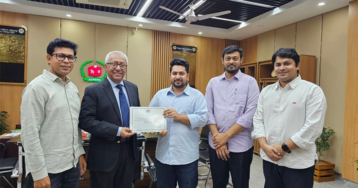 ‘শাপলা কলি’ প্রতীকে ইসির নিবন্ধন সনদ গ্রহণ করল এনসিপি, পক্ষপাত দেখলে আন্দোলনের হুঁশিয়ারি