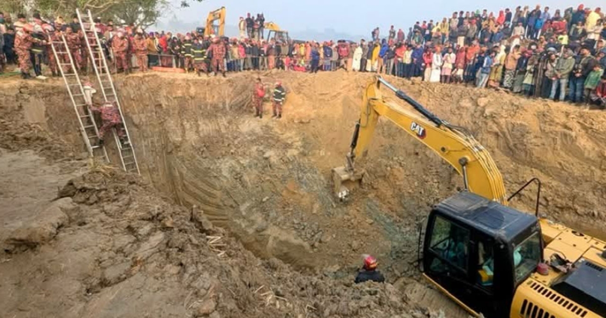 ৩০ ফুট খননেও সন্ধান নেই শিশুর, গভীরতা ১৫০ ফুটের বেশি