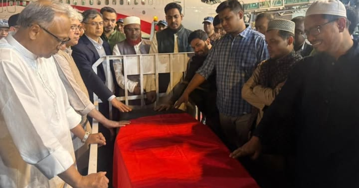 ‘শহীদের কফিন ছুঁয়ে আমাদের শপথ, আগ্রাসন ও আধিপত্যের বিরুদ্ধে আজীবন লড়ে যাবো’