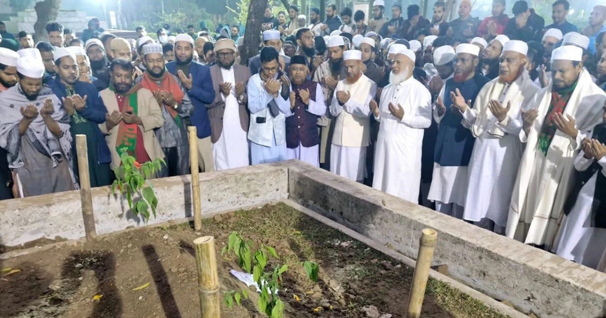 ফজরের নামাজ আদায় শেষে শহীদ ওসমান হাদির কবর জিয়ারত করলেন জামায়াত আমির