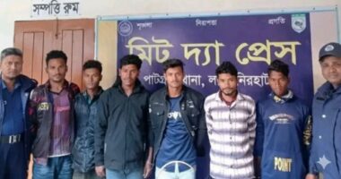 লালমনিরহাটে অবৈধ বালু উত্তোলনের দায়ে আটক-৫