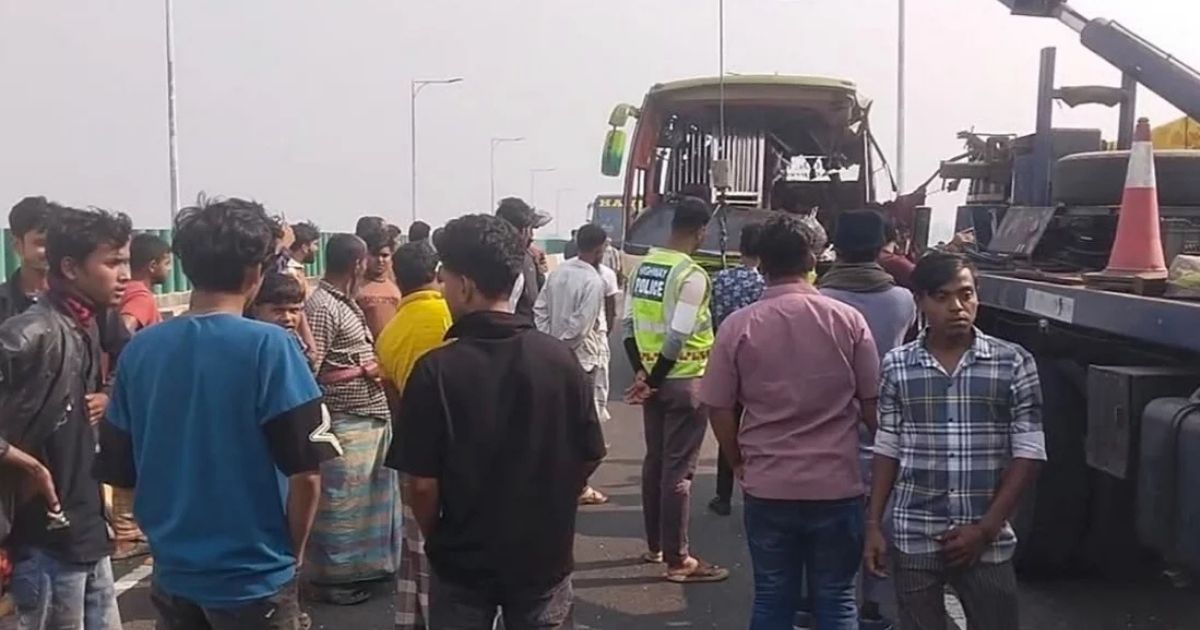 ঢাকা-ভাঙ্গা এক্সপ্রেসওয়েতে বাস-ট্রাক সংঘর্ষে ৩ জন নিহত, আহত ১৫