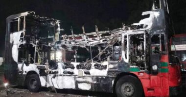 নোয়াখালীতে বিআরটিসির দুই বাসে আগুন