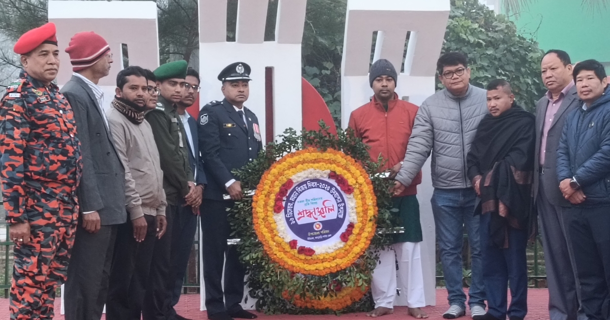 দীঘিনালায় মহান বিজয় দিবসে কেন্দ্রীয় শহীদ মিনারে শহীদদের প্রতি শ্রদ্ধাঞ্জলি