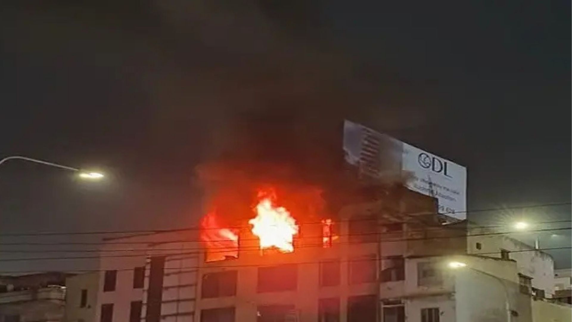 বনানীতে পাঁচতলা ভবনে অগ্নিকাণ্ড